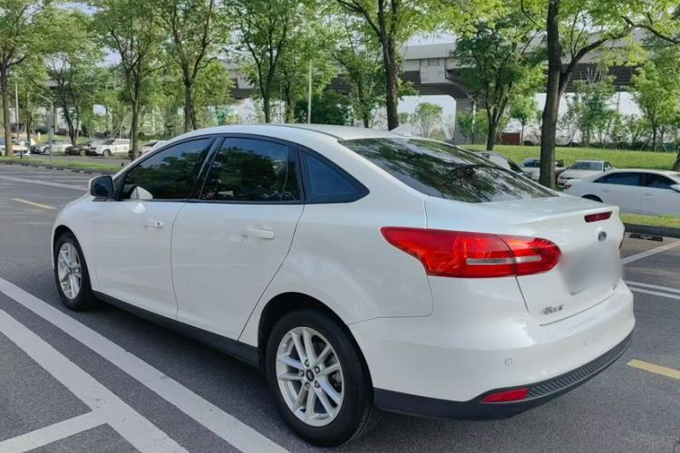 Used Ford Focus 2017 Sedan EcoBoost 125 Automatic Supreme Style SmartDrive Edition Exterior 4