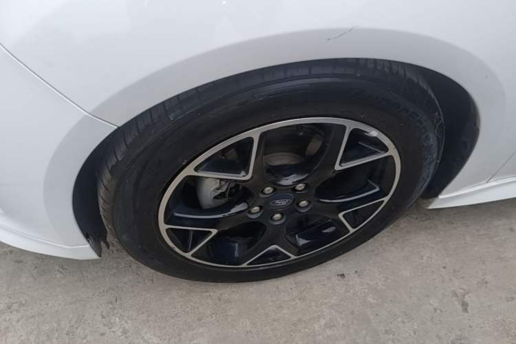 Used Ford Focus 2017 1.5T CTCC White and Black Limited Edition Exterior 4