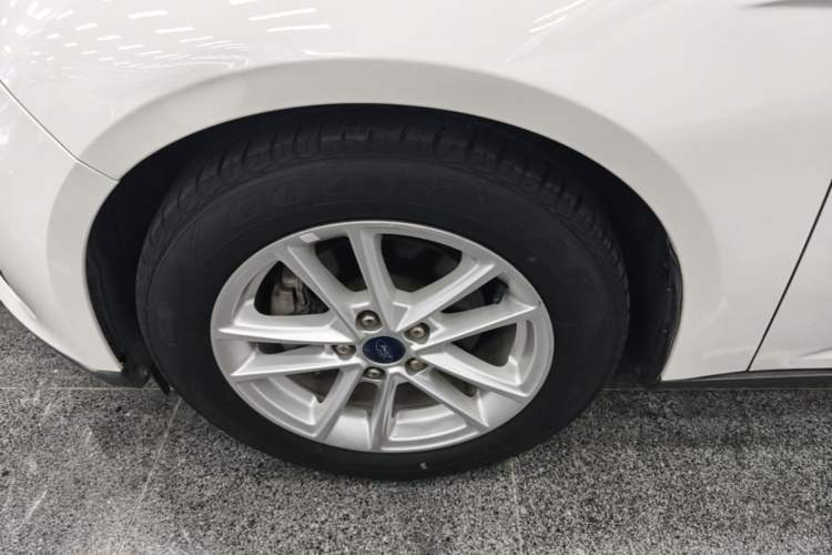 Used Ford Focus 2017 Sedan 1.6L Automatic Fashion Edition Smart Drive Version Exterior 4