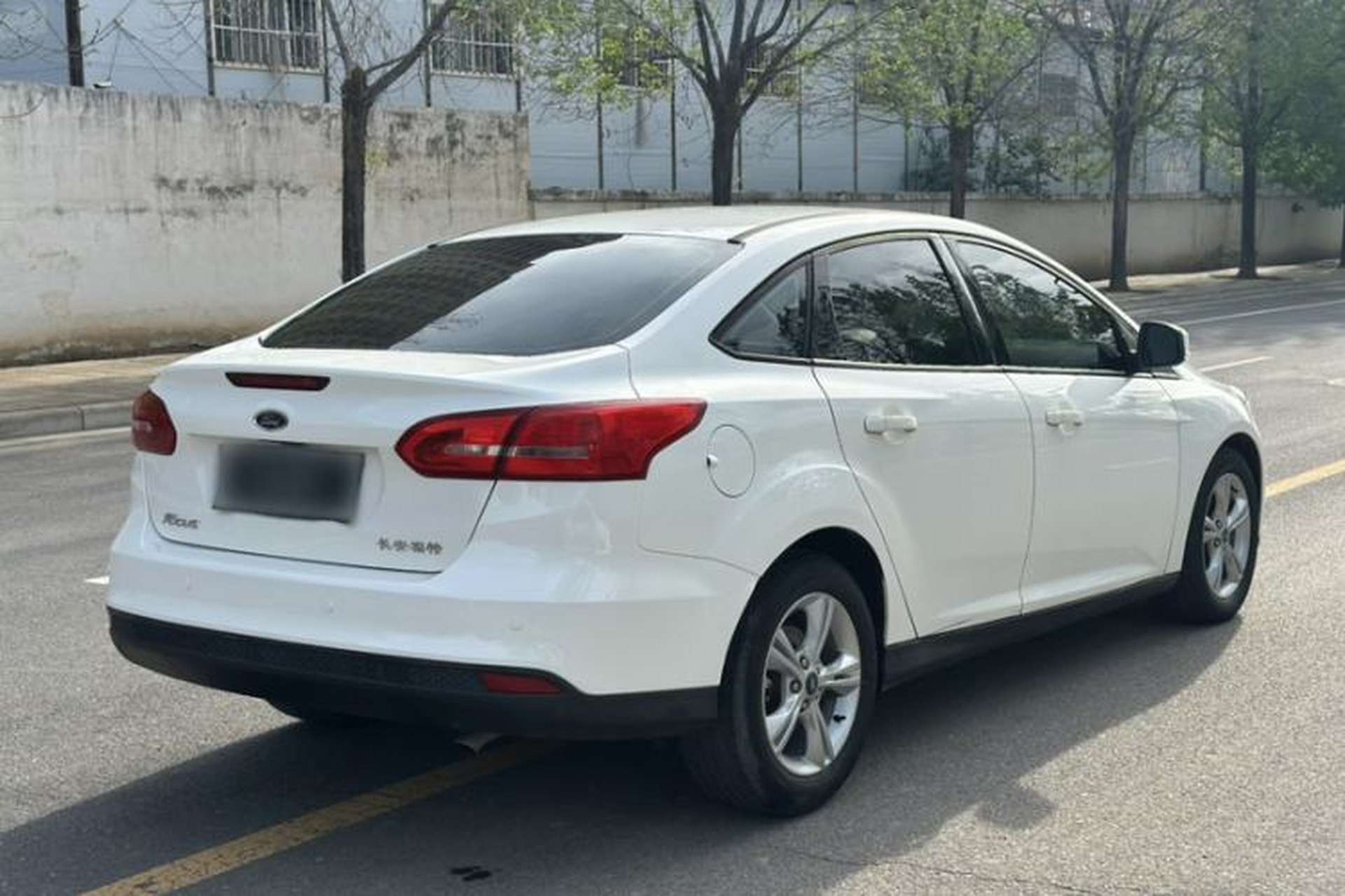Used Ford Focus 2017 Sedan 1.6L Automatic Comfort Plus SmartDrive Edition Exterior 4