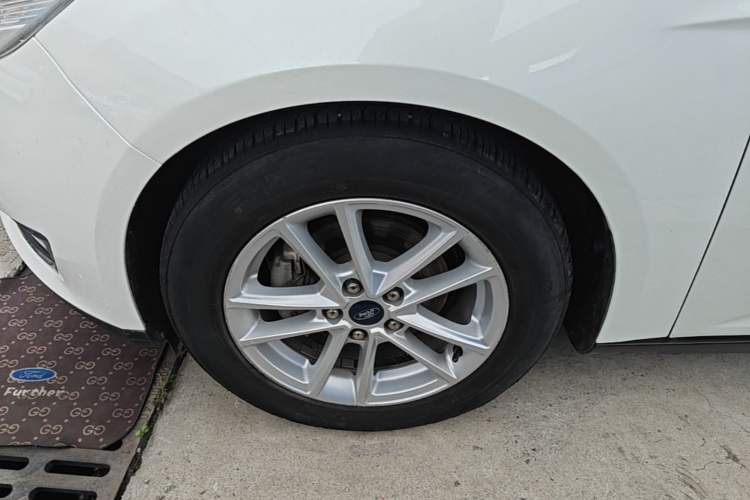 Used Ford Focus 2017 Hatchback 1.6L Automatic Fashion Edition Smart Drive Version Exterior 4