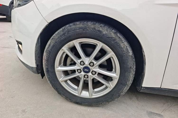 Used Ford Focus 2017 Sedan 1.6L Automatic Fashion Edition Smart Drive Version Exterior 4