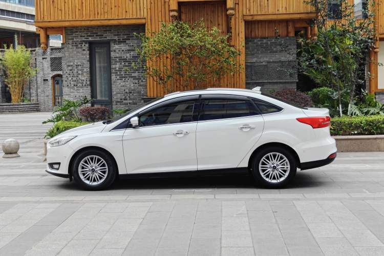 Used Ford Focus 2017 Sedan EcoBoost 180 Automatic Flagship Model Exterior 4