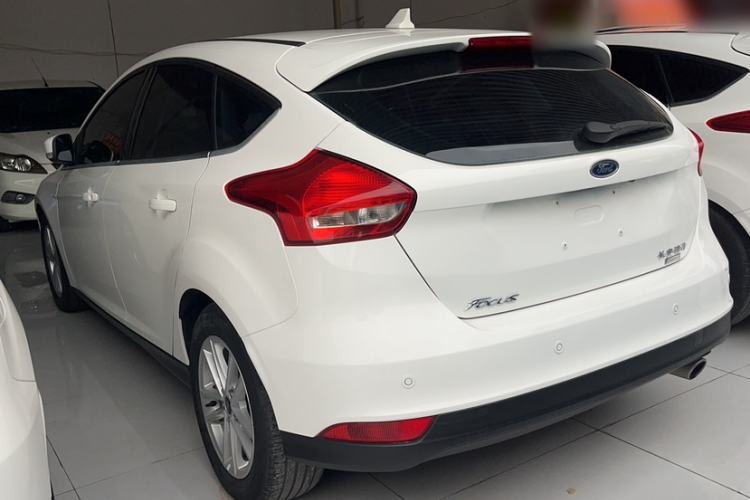 Used Ford Focus 2017 Hatchback EcoBoost 180 Automatic Elite Model Exterior 4