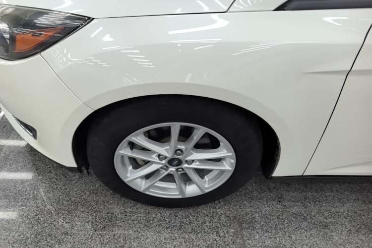 Used Ford Focus 2017 Hatchback EcoBoost 125 Automatic - Ultra-Powerful Style Edition with Smart Drive Features Exterior 4
