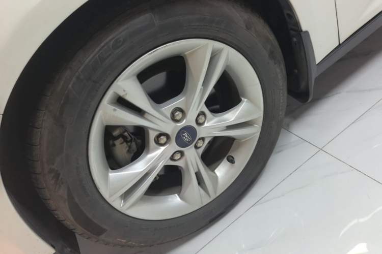 Used Ford Focus 2017 Hatchback 1.6L Automatic Comfort Plus SmartDrive Edition Exterior 4