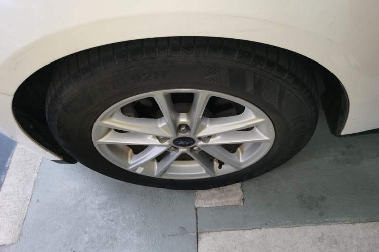 Used Ford Focus 2017 Sedan 1.6L Automatic Fashion Edition Smart Drive Version Exterior 4