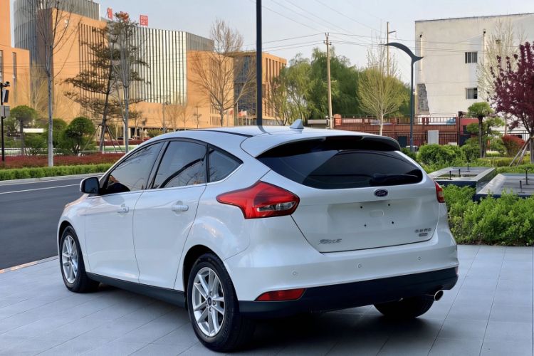 Used Ford Focus 2017 Hatchback EcoBoost 180 Automatic Elite Model Exterior 4