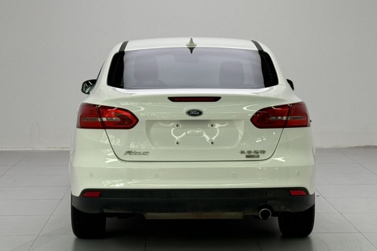 Used Ford Focus 2017 Sedan EcoBoost 180 Automatic Elite Model Exterior 4