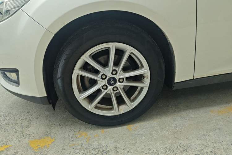 Used Ford Focus 2017 Hatchback 1.6L Automatic Fashion Edition Smart Drive Version Exterior 4