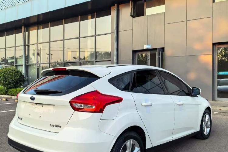 Used Ford Focus 2017 Hatchback 1.6L Automatic Comfort Plus SmartDrive Edition Exterior 5