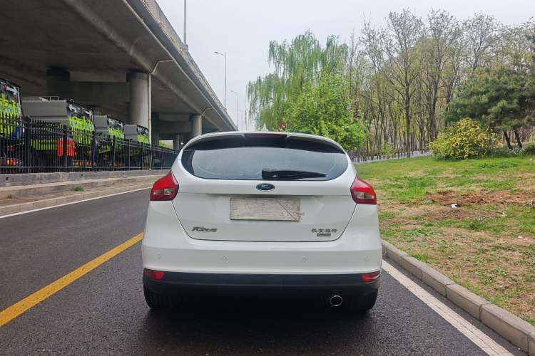 Used Ford Focus 2017 Hatchback EcoBoost 180 Automatic Elite Model Exterior 5