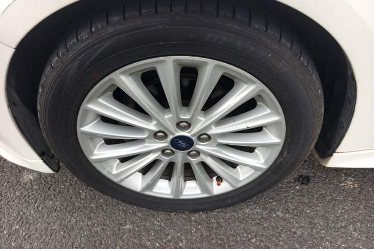 Used Ford Focus 2017 Hatchback EcoBoost 180 Automatic Sport Model Exterior 5