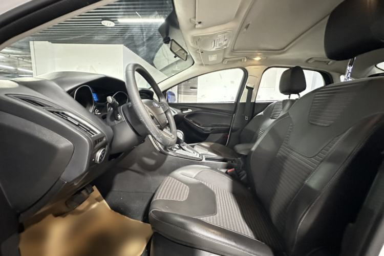 Used Ford Focus 2017 Sedan 1.6L Automatic Fashion Edition Smart Drive Version Exterior 5