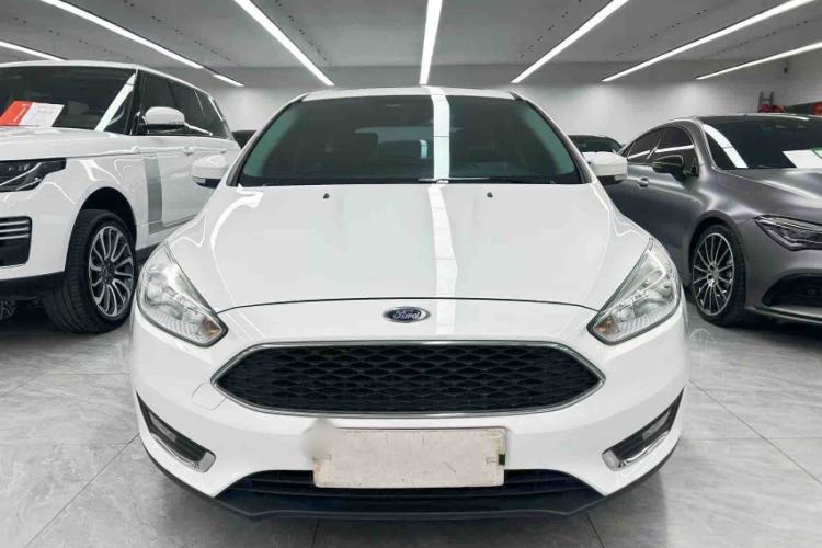 Used Ford Focus 2017 Hatchback EcoBoost 125 Automatic - Ultra-Powerful Style Edition with Smart Drive Features Exterior 5