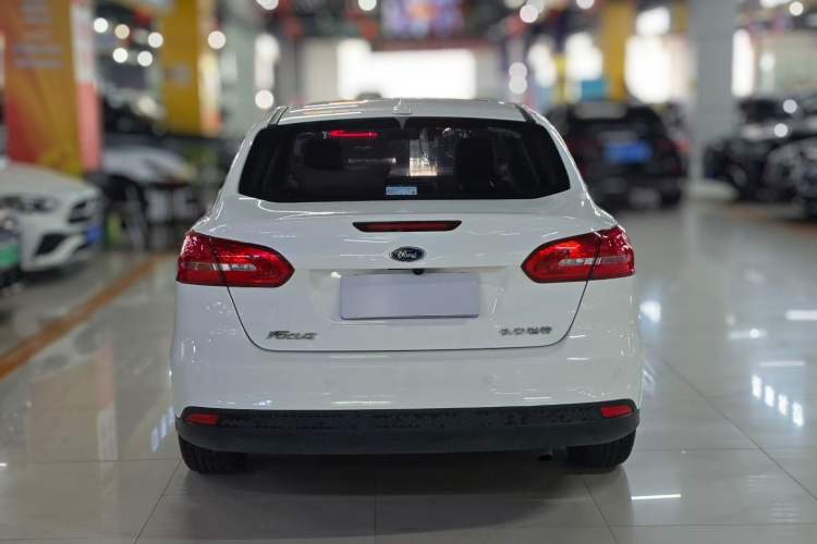 Used Ford Focus 2017 Sedan 1.6L Automatic Fashion Edition Smart Drive Version Exterior 5