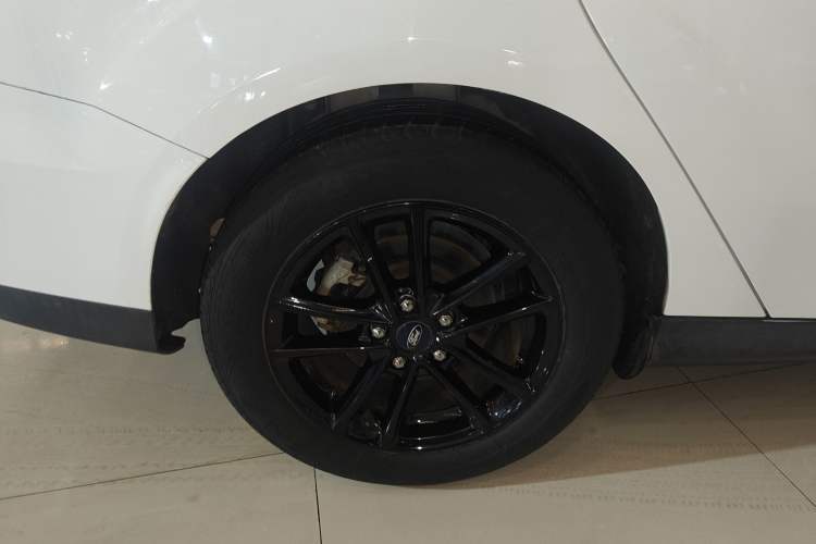 Used Ford Focus 2017 Sedan 1.6L Automatic Fashion Edition Smart Drive Version Exterior 5