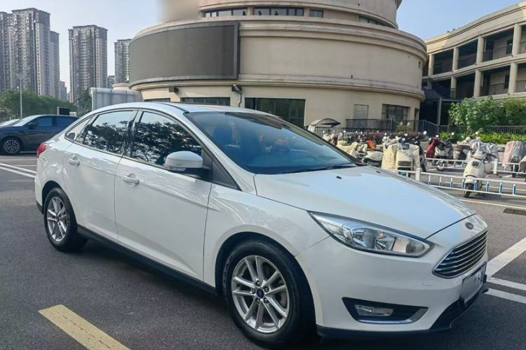 Used Ford Focus 2017 Sedan EcoBoost 125 Automatic Supreme Style SmartDrive Edition Exterior 5