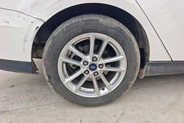 Used Ford Focus 2017 Sedan 1.6L Automatic Fashion Edition Smart Drive Version Exterior 5