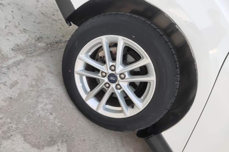 Used Ford Focus 2017 Sedan EcoBoost 125 Automatic Supreme Style SmartDrive Edition Exterior 5