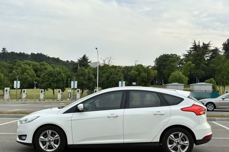 Used Ford Focus 2017 Hatchback 1.6L Automatic Comfort Plus SmartDrive Edition Exterior 5
