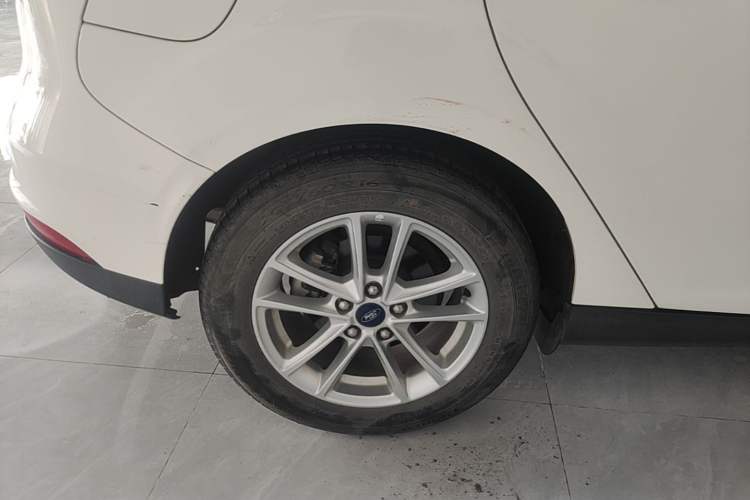 Used Ford Focus 2017 Hatchback 1.6L Automatic Fashion Edition Smart Drive Version Exterior 5