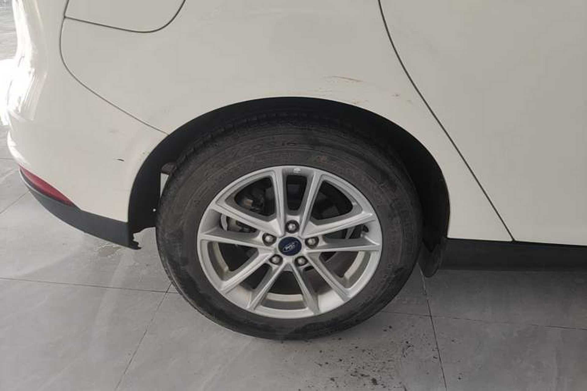 Used Ford Focus 2017 Hatchback 1.6L Automatic Fashion Edition Smart Drive Version Exterior 5