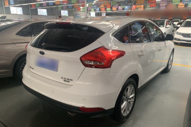 Used Ford Focus 2017 Hatchback EcoBoost 180 Automatic Elite Model Exterior 5