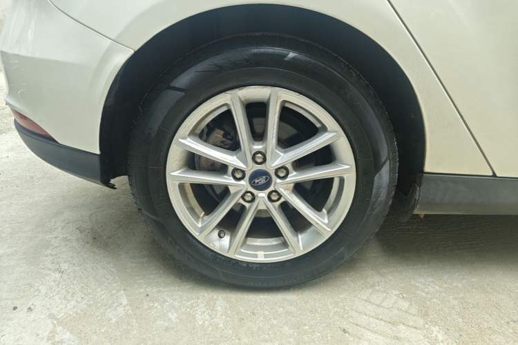 Used Ford Focus 2017 Hatchback 1.6L Automatic Fashion Edition Smart Drive Version Exterior 5