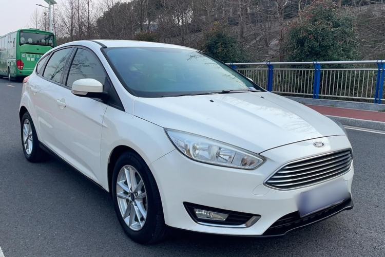 Used Ford Focus 2017 Hatchback EcoBoost 125 Automatic - Ultra-Powerful Style Edition with Smart Drive Features Exterior 6