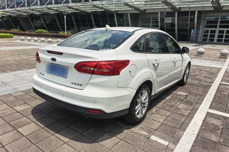 Used Ford Focus 2017 Sedan 1.6L Automatic Fashion Edition Smart Drive Version Exterior 6