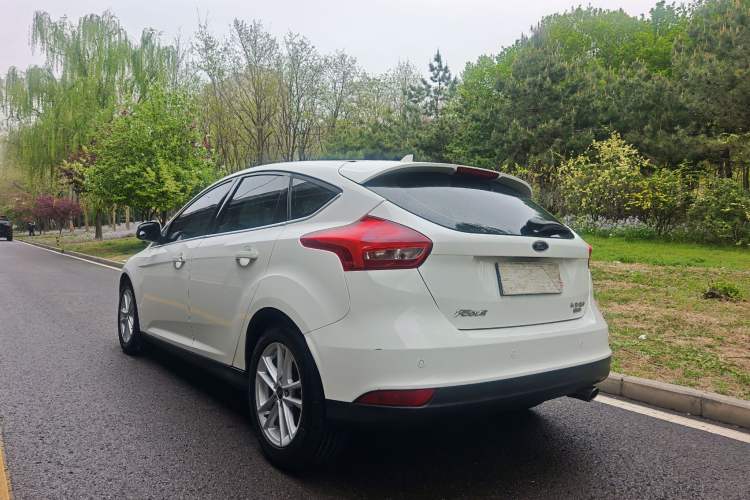 Used Ford Focus 2017 Hatchback EcoBoost 180 Automatic Elite Model Exterior 6