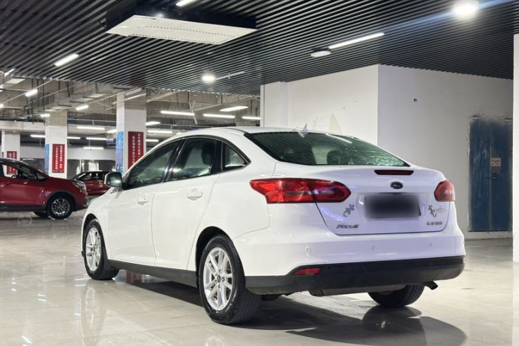 Used Ford Focus 2017 Sedan 1.6L Automatic Fashion Edition Smart Drive Version Exterior 6