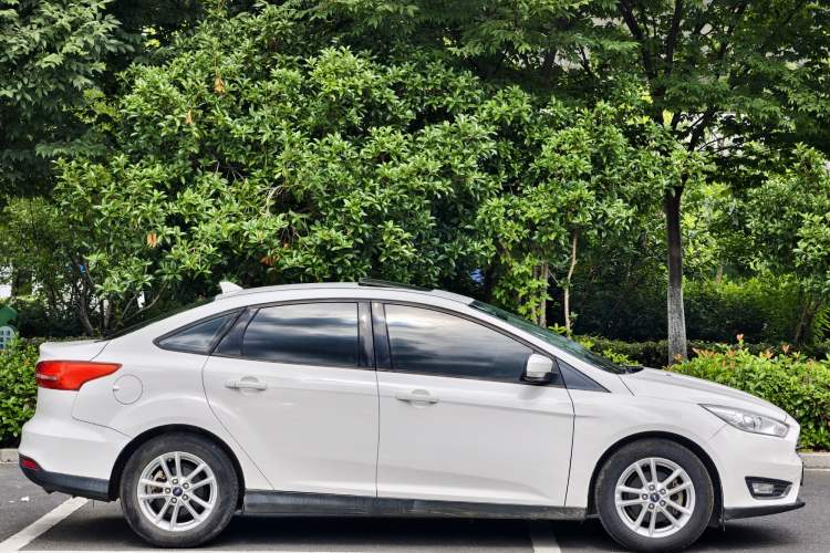 Used Ford Focus 2017 Sedan 1.6L Automatic Fashion Edition Smart Drive Version Exterior 6