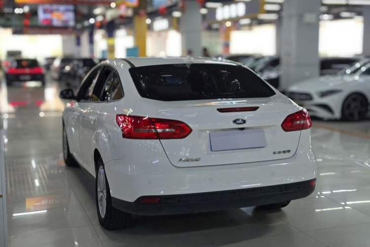 Used Ford Focus 2017 Sedan 1.6L Automatic Fashion Edition Smart Drive Version Exterior 6