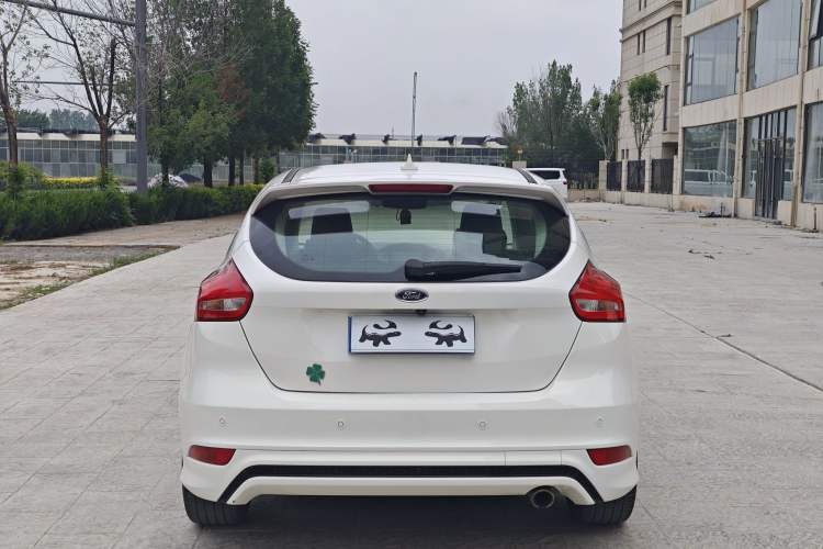 Used Ford Focus 2017 Hatchback EcoBoost 180 Automatic Sport Model Exterior 6