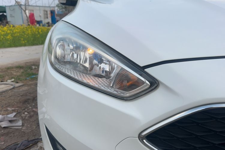 Used Ford Focus 2017 Hatchback EcoBoost 180 Automatic Elite Model Exterior 6