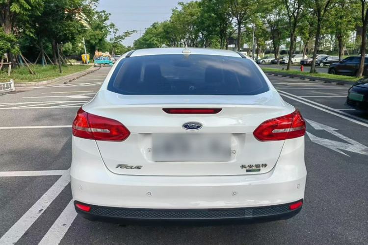 Used Ford Focus 2017 Sedan EcoBoost 125 Automatic Supreme Style SmartDrive Edition Exterior 6