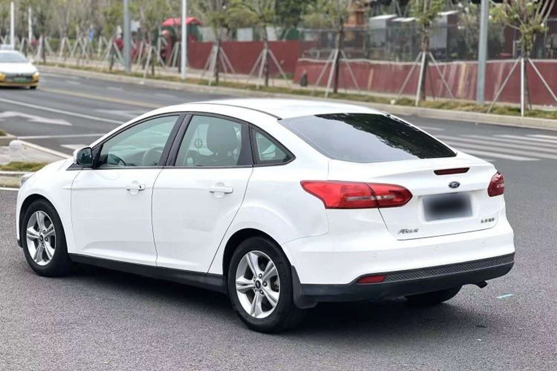 Used Ford Focus 2017 Sedan 1.6L Automatic Comfort Plus SmartDrive Edition Exterior 6