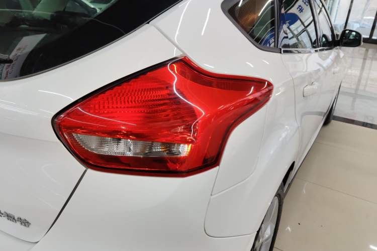 Used Ford Focus 2017 Hatchback 1.6L Automatic Comfort Plus SmartDrive Edition Exterior 6