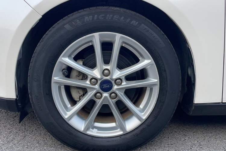 Used Ford Focus 2017 Hatchback EcoBoost 125 Automatic - Ultra-Powerful Style Edition with Smart Drive Features Exterior 7