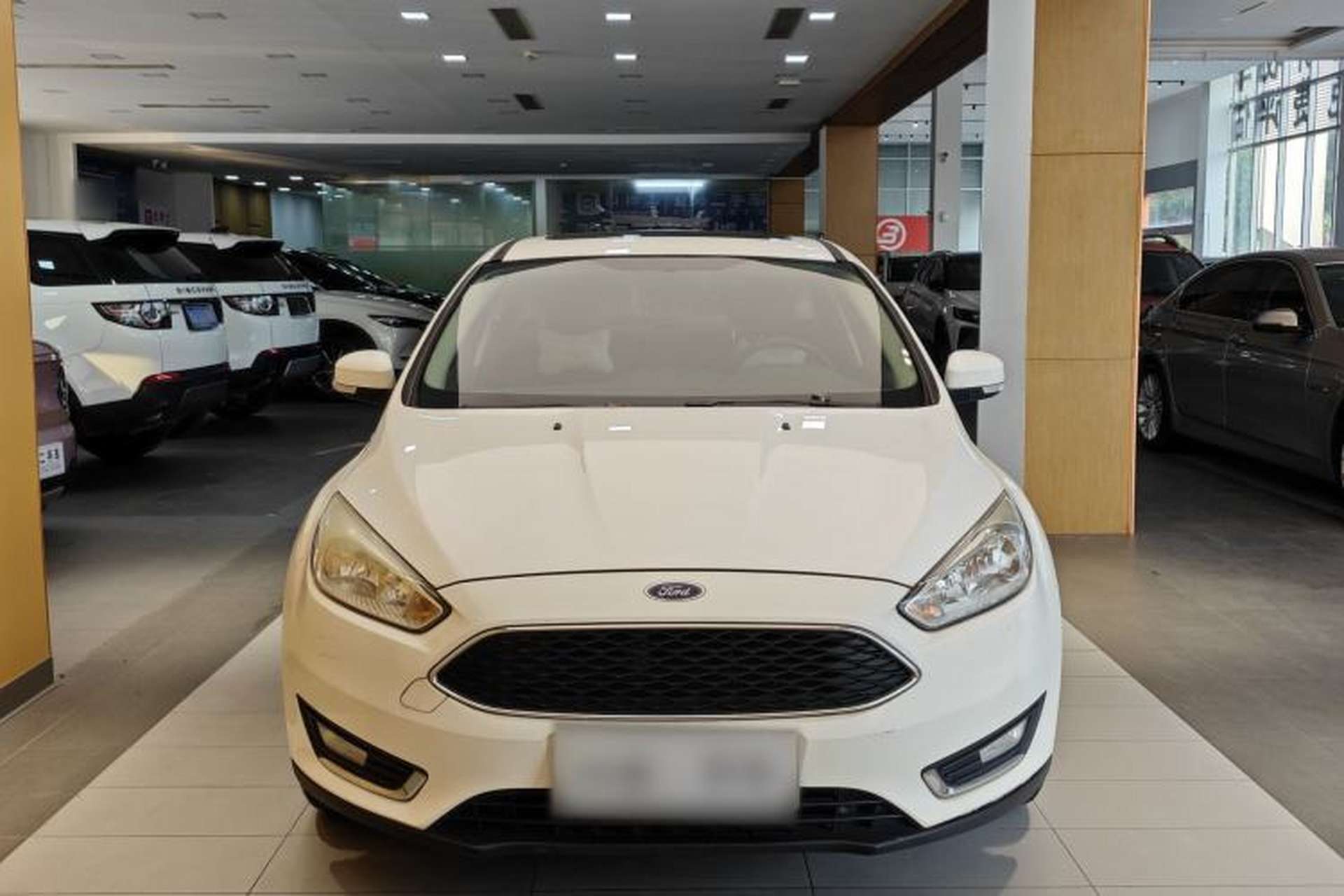 Used Ford Focus 2017 Hatchback EcoBoost 180 Automatic Elite Model Exterior 7