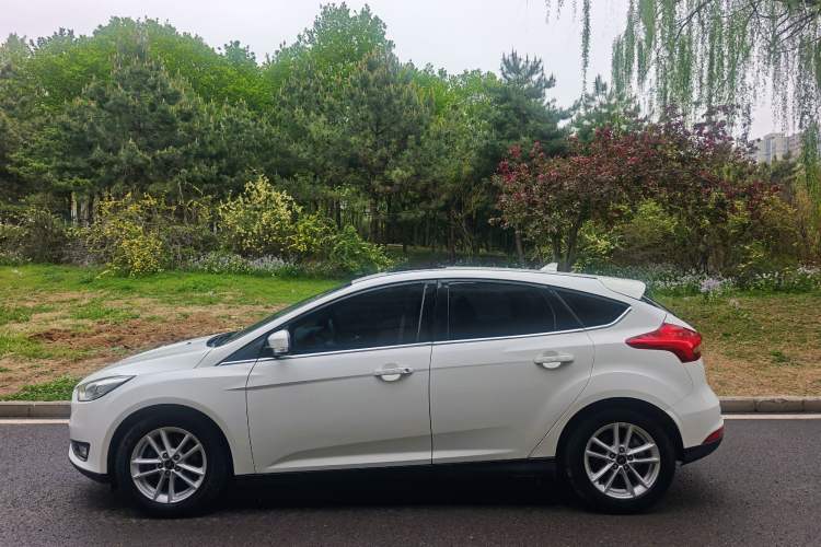 Used Ford Focus 2017 Hatchback EcoBoost 180 Automatic Elite Model Exterior 7