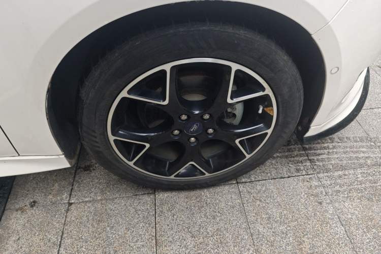 Used Ford Focus 2017 1.5T CTCC White and Black Limited Edition Exterior 7