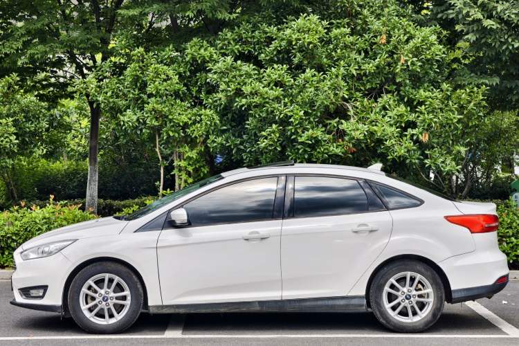 Used Ford Focus 2017 Sedan 1.6L Automatic Fashion Edition Smart Drive Version Exterior 7