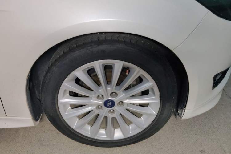 Used Ford Focus 2017 Hatchback EcoBoost 180 Automatic Sport Model Exterior 7