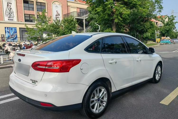 Used Ford Focus 2017 Sedan EcoBoost 125 Automatic Supreme Style SmartDrive Edition Exterior 7