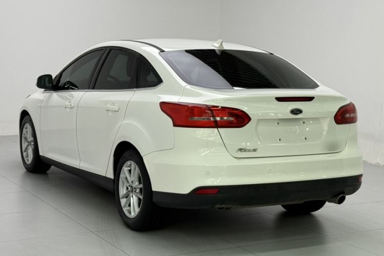 Used Ford Focus 2017 Sedan EcoBoost 180 Automatic Elite Model Exterior 7