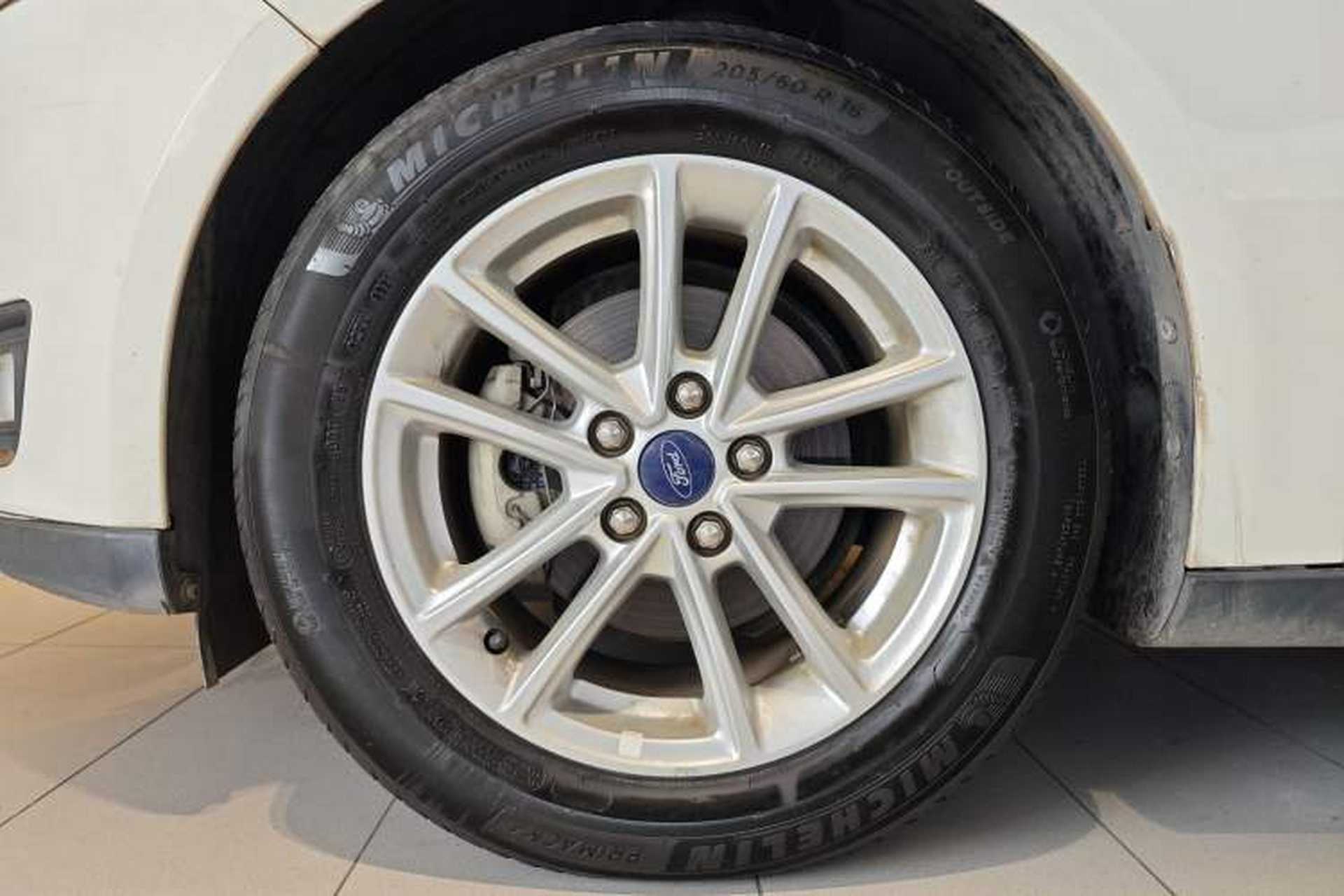 Used Ford Focus 2017 Hatchback EcoBoost 180 Automatic Elite Model Exterior 9