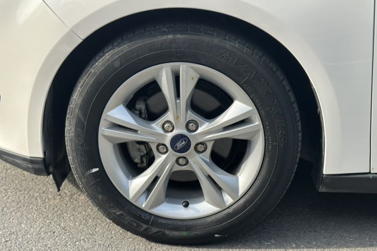 Used Ford Focus 2017 Sedan 1.6L Automatic Comfort Plus SmartDrive Edition Exterior 9
